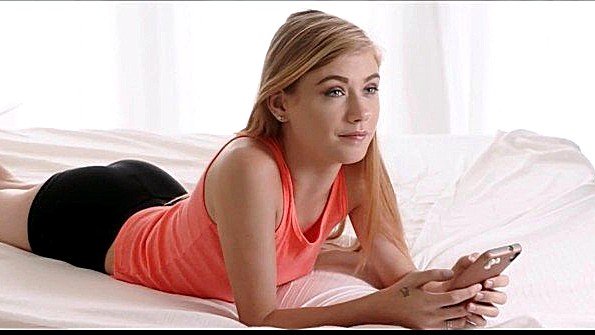 Gave her brother a long blowjob and spread her legs